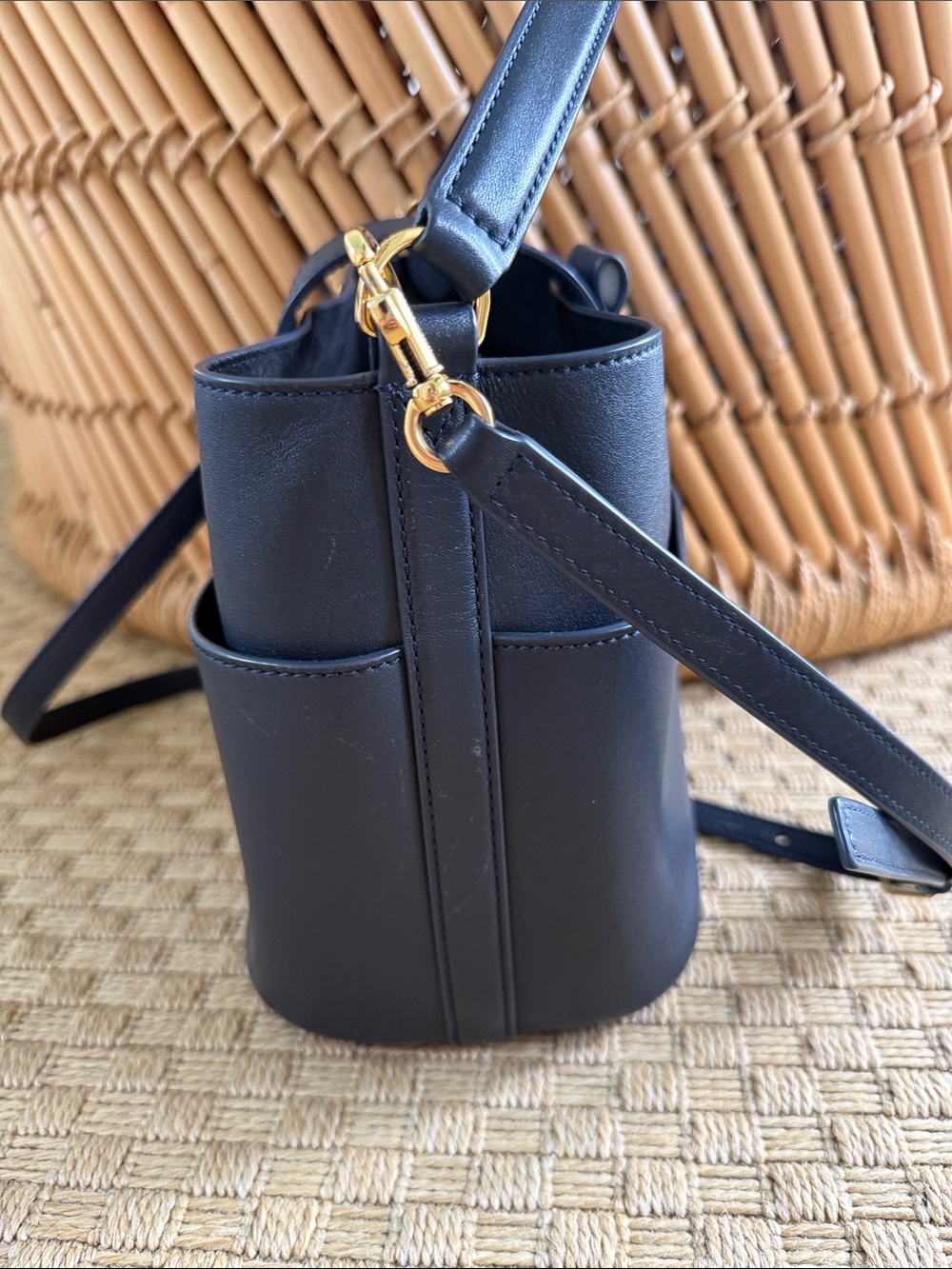 Veronica Beard Small Crest Bucket Crossbody Bag Navy Leather - Picture 5 of 8